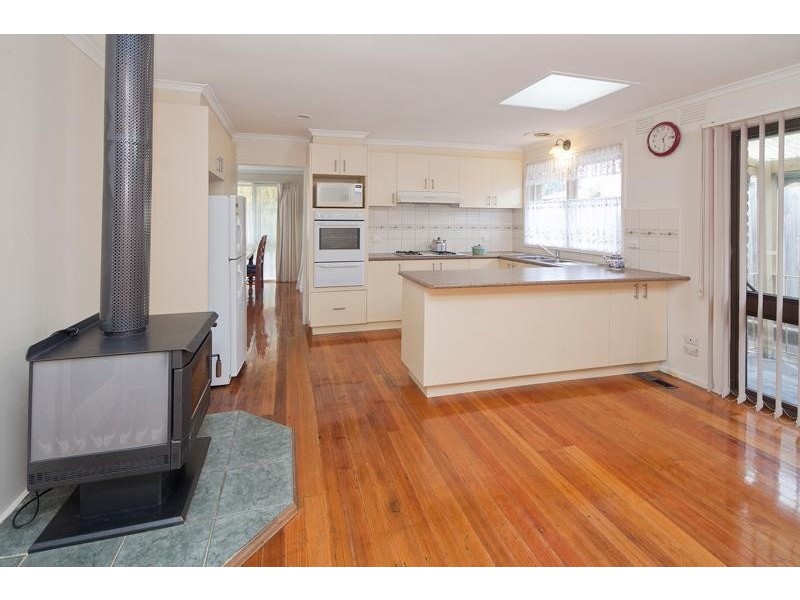 82 James Cook Drive, Endeavour Hills VIC 3802