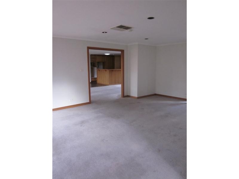 134 Kennington Park Drive, Endeavour Hills VIC 3802