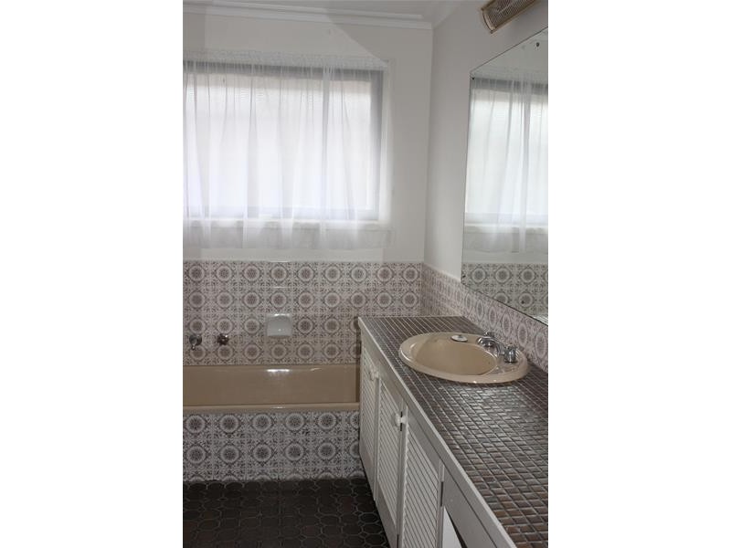 19 Suffolk Road, Dandenong North VIC 3175