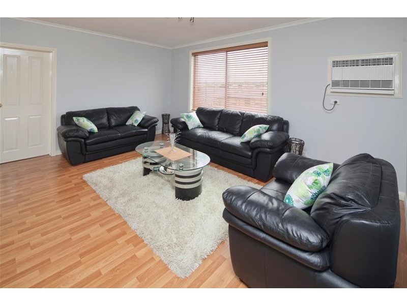 15 Scarlet Drive, Doveton VIC 3177