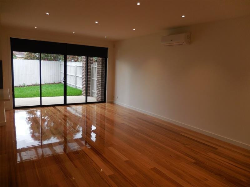 2/15 Caledonia Crescent, Mulgrave VIC 3170