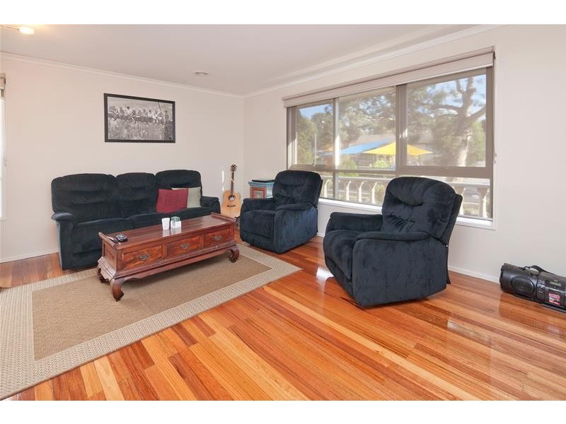 64 Essex Park Drive, Endeavour Hills VIC 3802