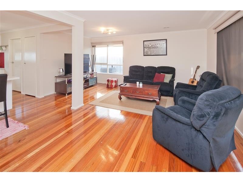 64 Essex Park Drive, Endeavour Hills VIC 3802