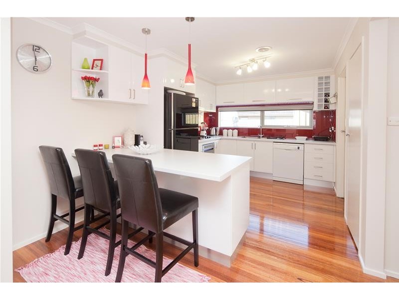 64 Essex Park Drive, Endeavour Hills VIC 3802