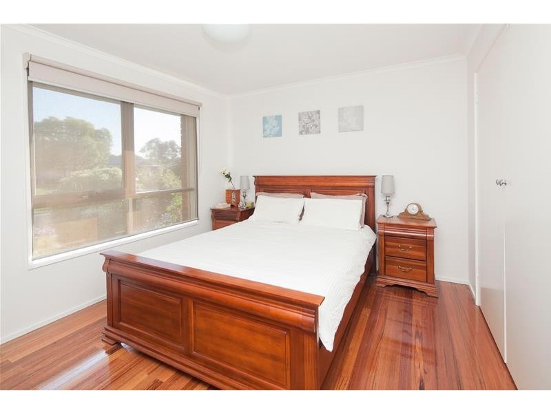 64 Essex Park Drive, Endeavour Hills VIC 3802