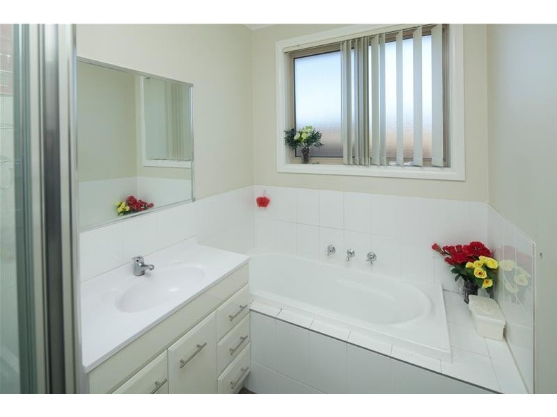 2/68 Rebecca Street, Doveton VIC 3177