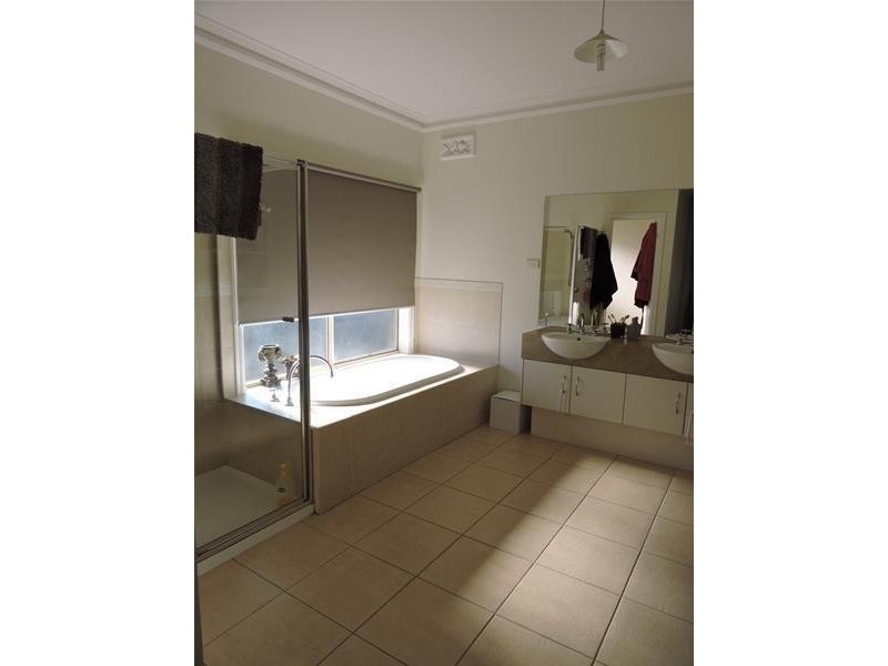 3 Pinecrest Court, Berwick VIC 3806