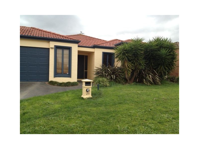 21 Fieldstone Boulevard, Beaconsfield VIC 3807