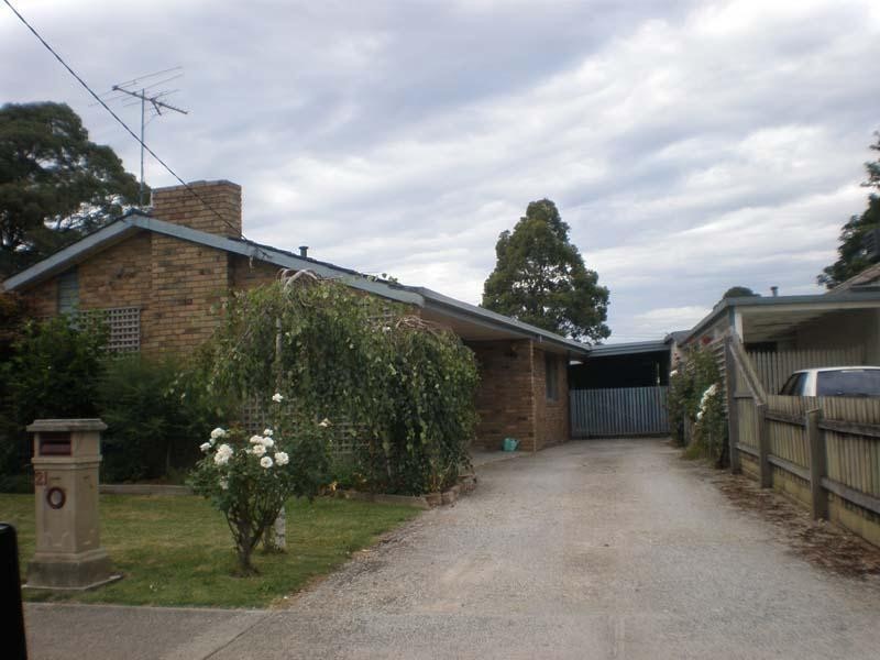 21 Dearing Avenue, Cranbourne VIC 3977