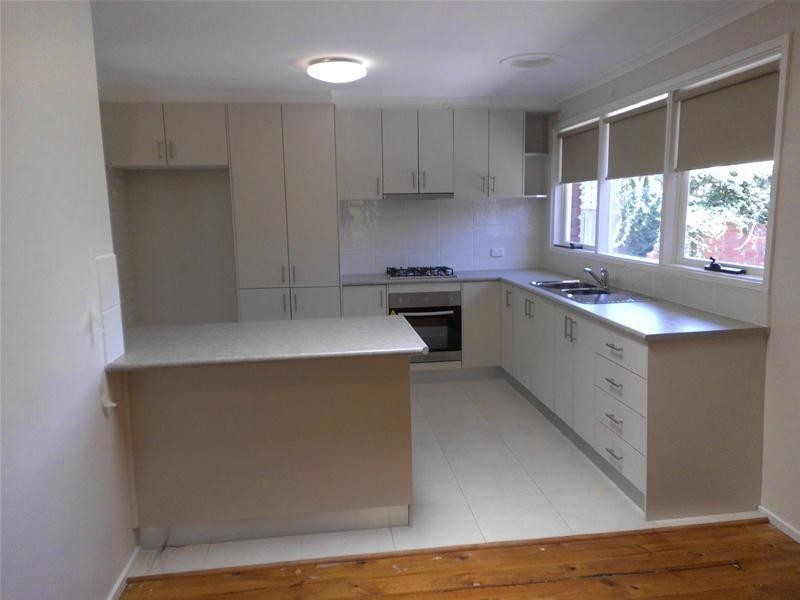 13 Robert Molyneux Avenue, Endeavour Hills VIC 3802