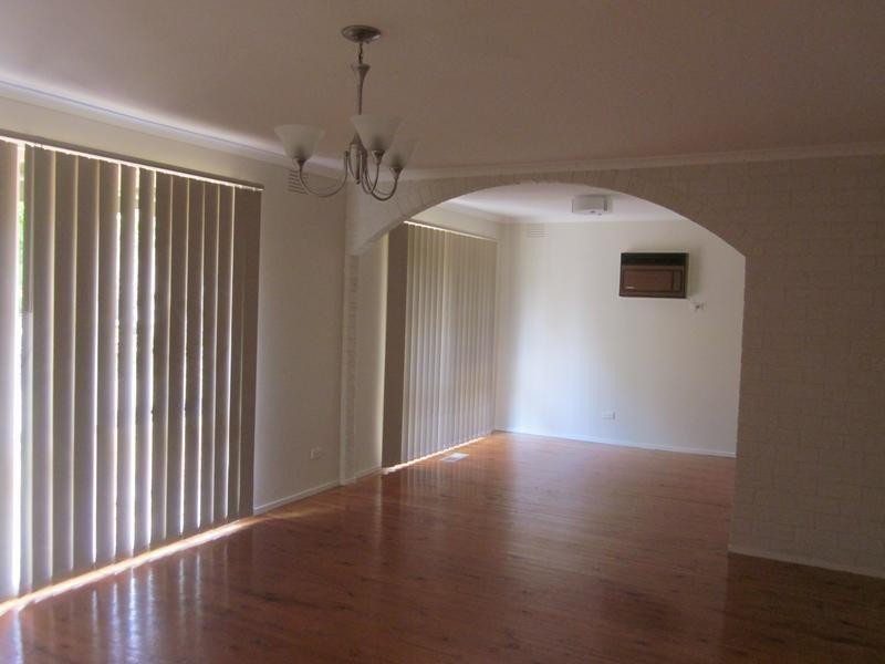 13 Robert Molyneux Avenue, Endeavour Hills VIC 3802