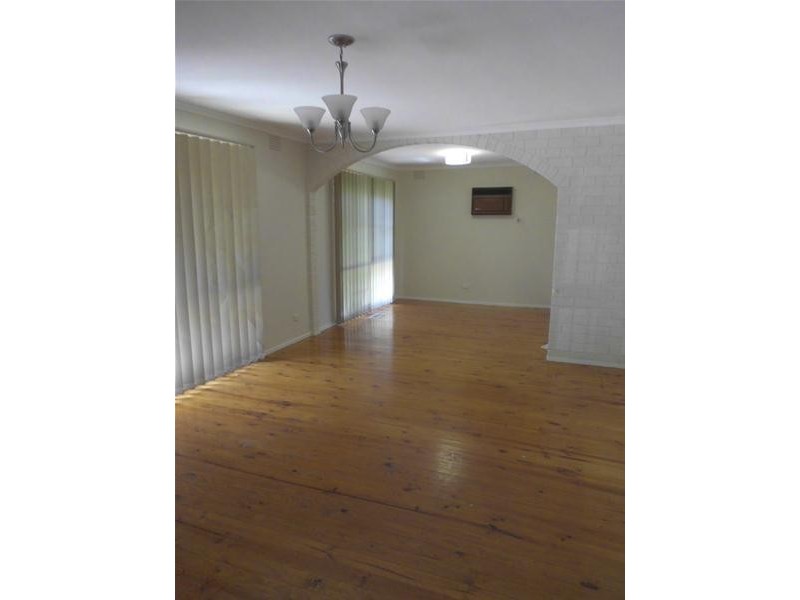 13 Robert Molyneux Avenue, Endeavour Hills VIC 3802