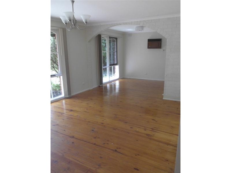 13 Robert Molyneux Avenue, Endeavour Hills VIC 3802