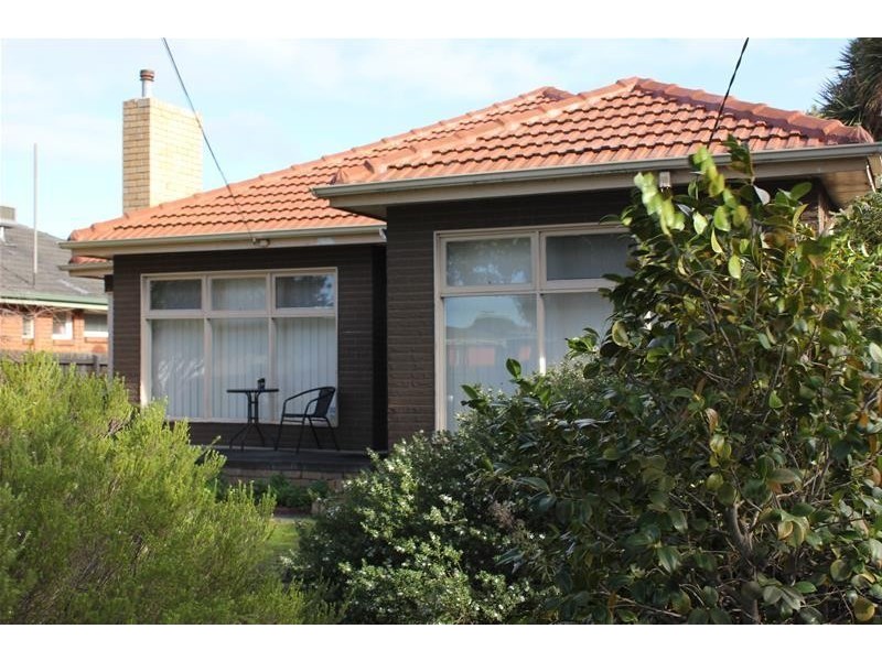 8 Briarfield  Road, Noble Park North VIC 3174