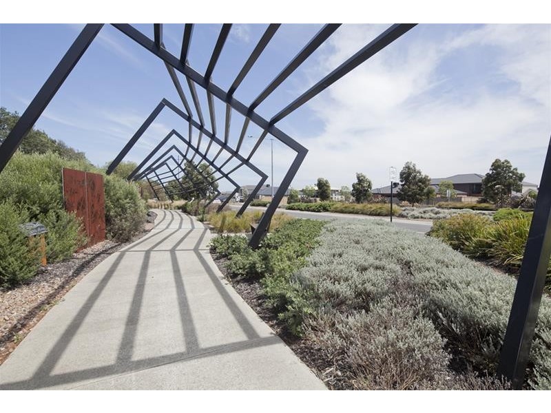 1324 Goodenia Loop, Cranbourne West VIC 3977