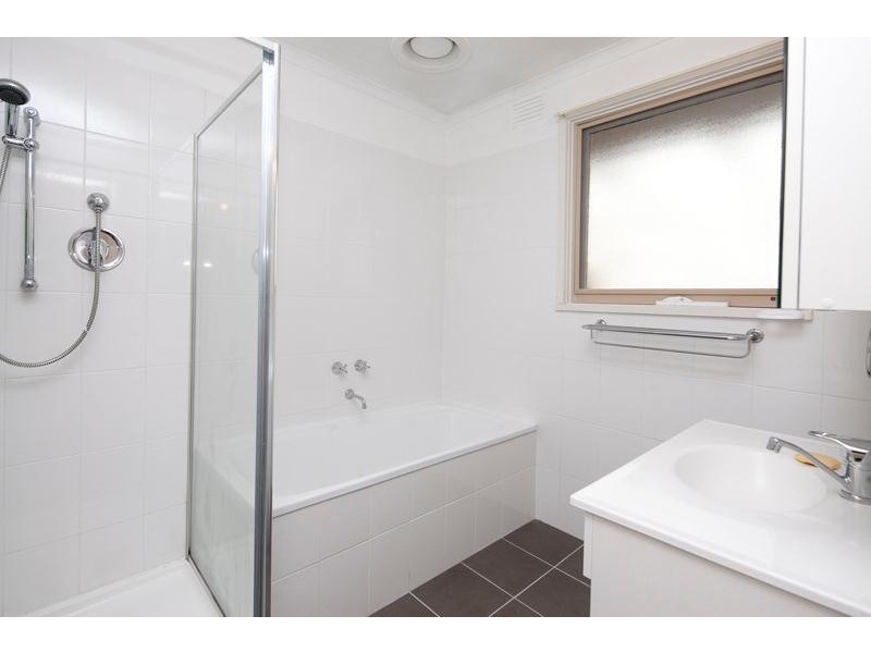 82 James Cook Drive, Endeavour Hills VIC 3802