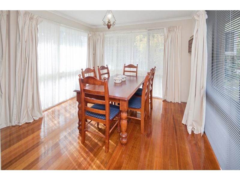 82 James Cook Drive, Endeavour Hills VIC 3802