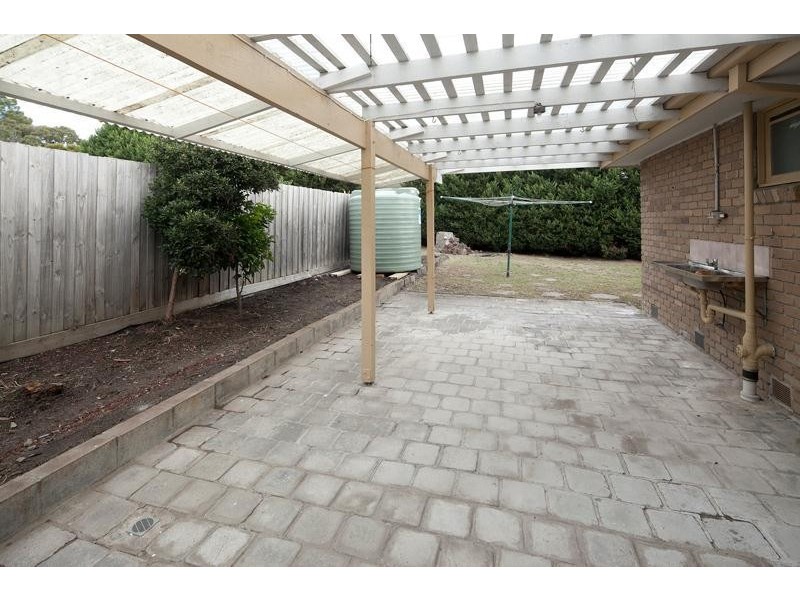 82 James Cook Drive, Endeavour Hills VIC 3802