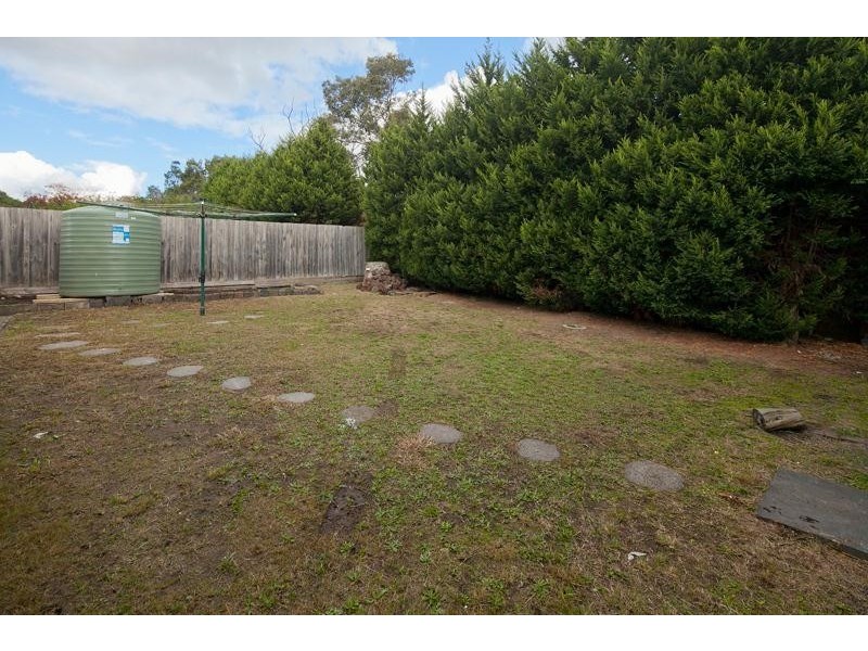 82 James Cook Drive, Endeavour Hills VIC 3802