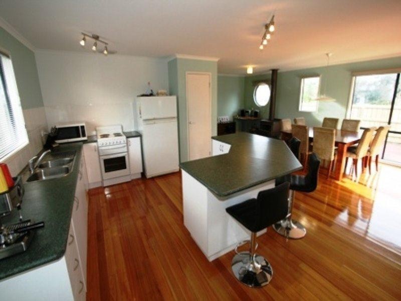 32 Ti Tree Drive, Cowes VIC 3922