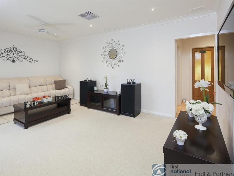 11 Magnolia Grove, Doveton VIC 3177