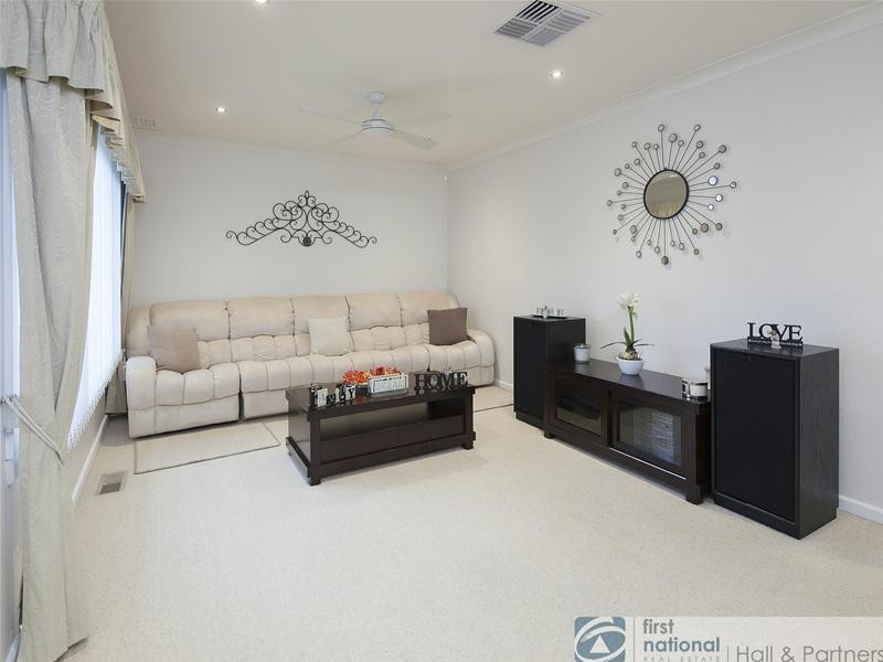 11 Magnolia Grove, Doveton VIC 3177