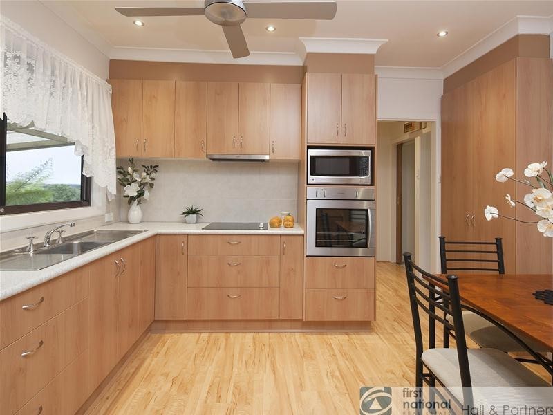 11 Magnolia Grove, Doveton VIC 3177