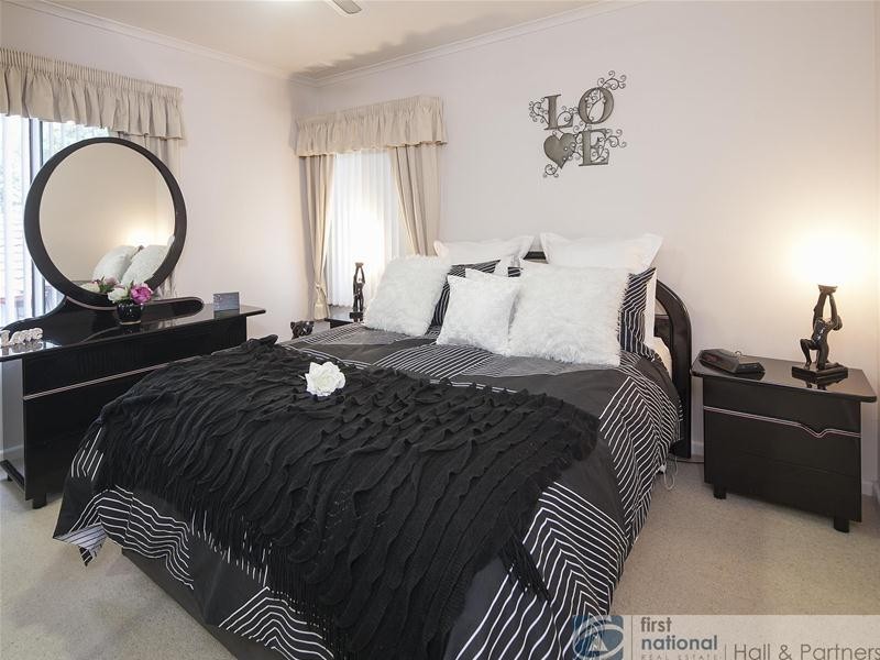 11 Magnolia Grove, Doveton VIC 3177