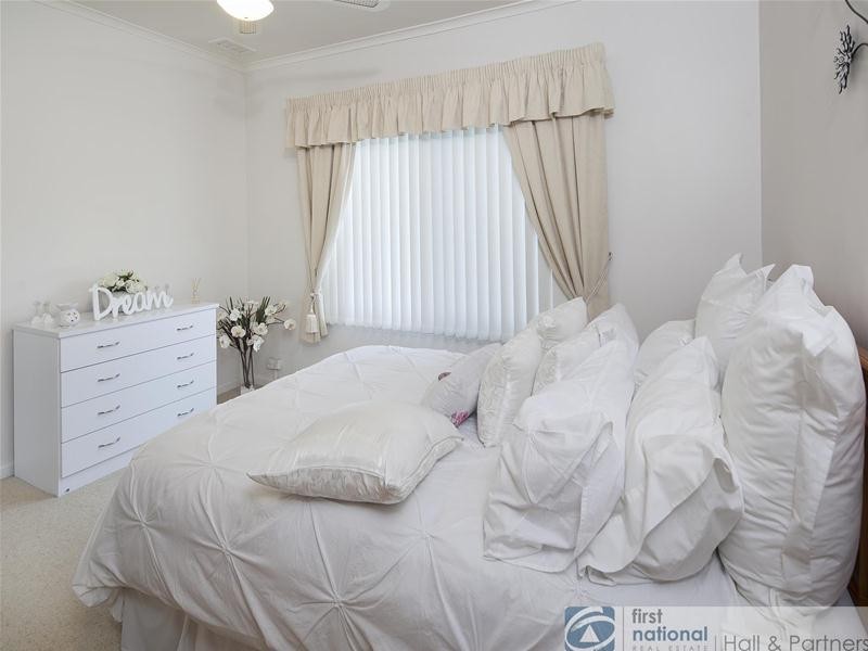 11 Magnolia Grove, Doveton VIC 3177