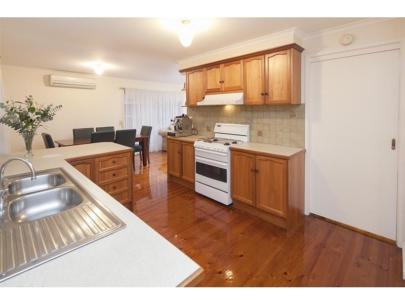 14 Hanna Drive, Endeavour Hills VIC 3802