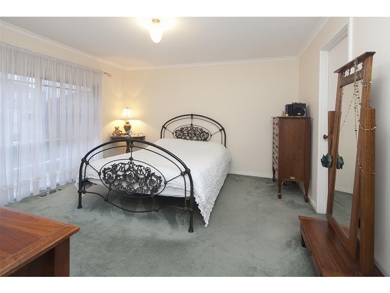 14 Hanna Drive, Endeavour Hills VIC 3802