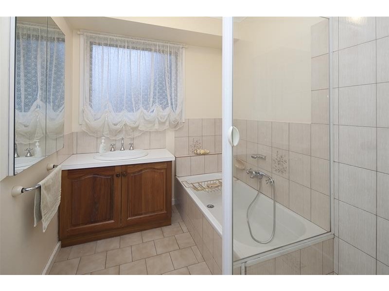 14 Hanna Drive, Endeavour Hills VIC 3802