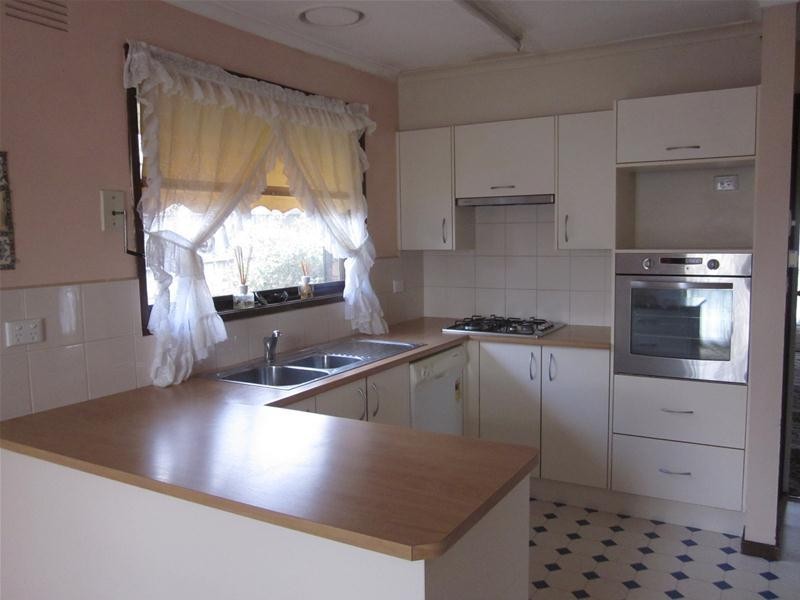 246 James Cook Drive, Endeavour Hills VIC 3802