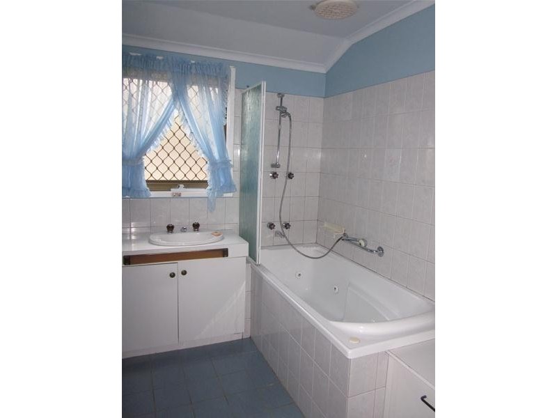 246 James Cook Drive, Endeavour Hills VIC 3802