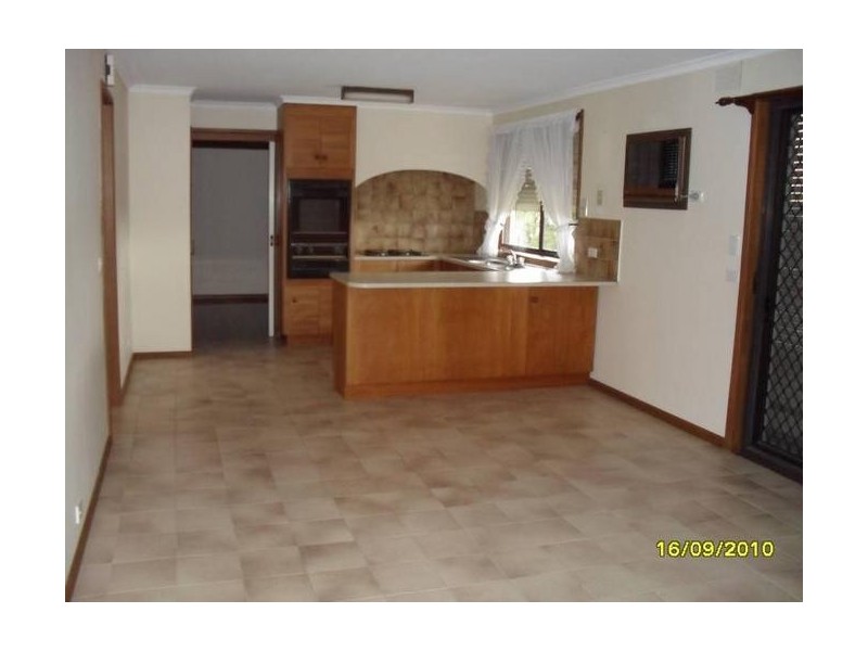 49 Joseph Banks Drive, Endeavour Hills VIC 3802