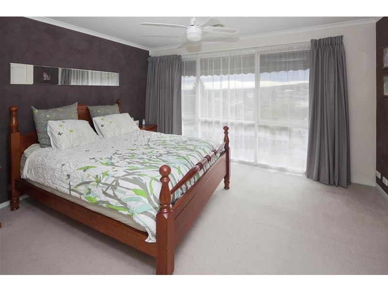 18 Quirk Court, Endeavour Hills VIC 3802