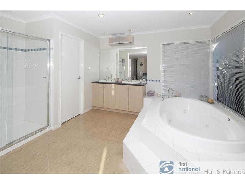 11 Clocktower Court, Berwick VIC 3806