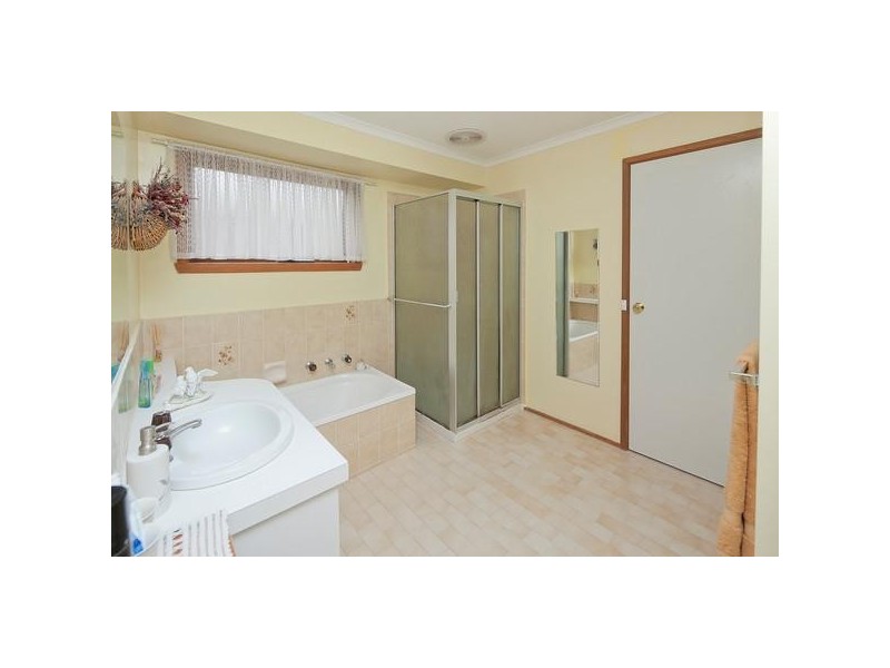 24 Clydebank Avenue, Endeavour Hills VIC 3802