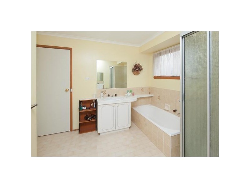 24 Clydebank Avenue, Endeavour Hills VIC 3802