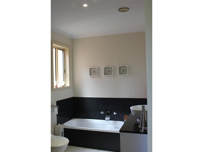 1/9-11 Hennessy Way, Dandenong North VIC 3175