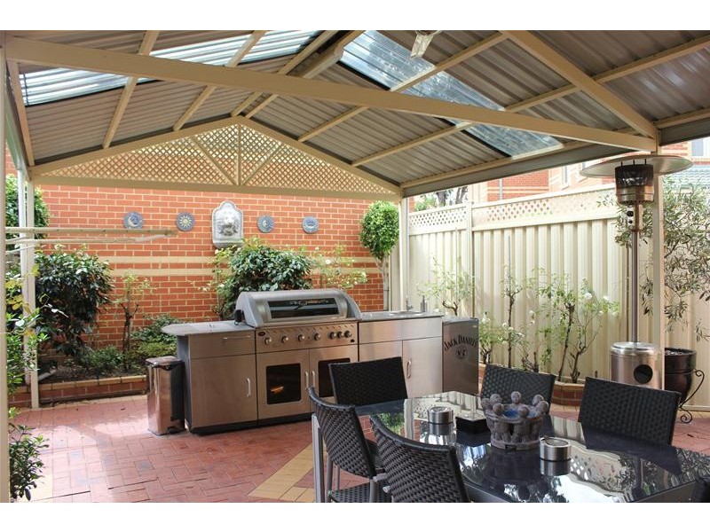 1/9-11 Hennessy Way, Dandenong North VIC 3175