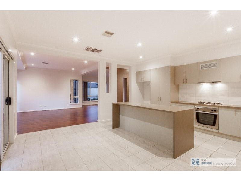 28 Tilbavale Close, Hallam VIC 3803