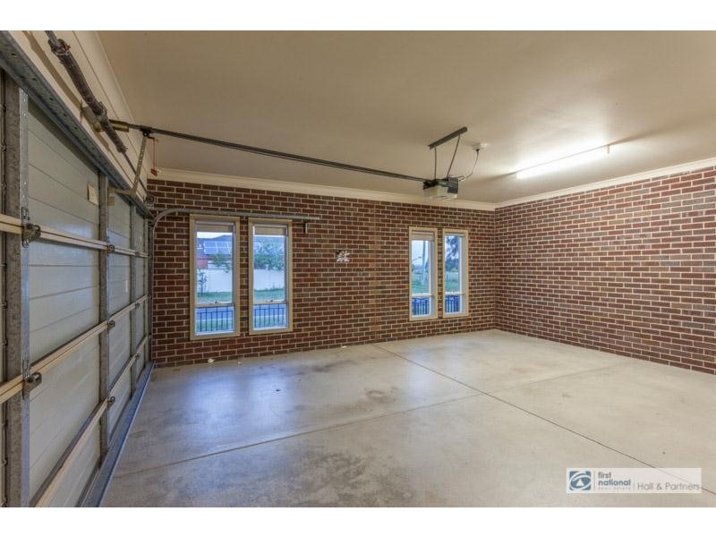 28 Tilbavale Close, Hallam VIC 3803