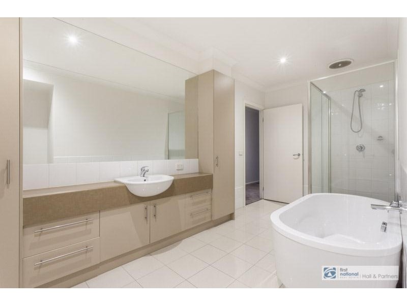 28 Tilbavale Close, Hallam VIC 3803