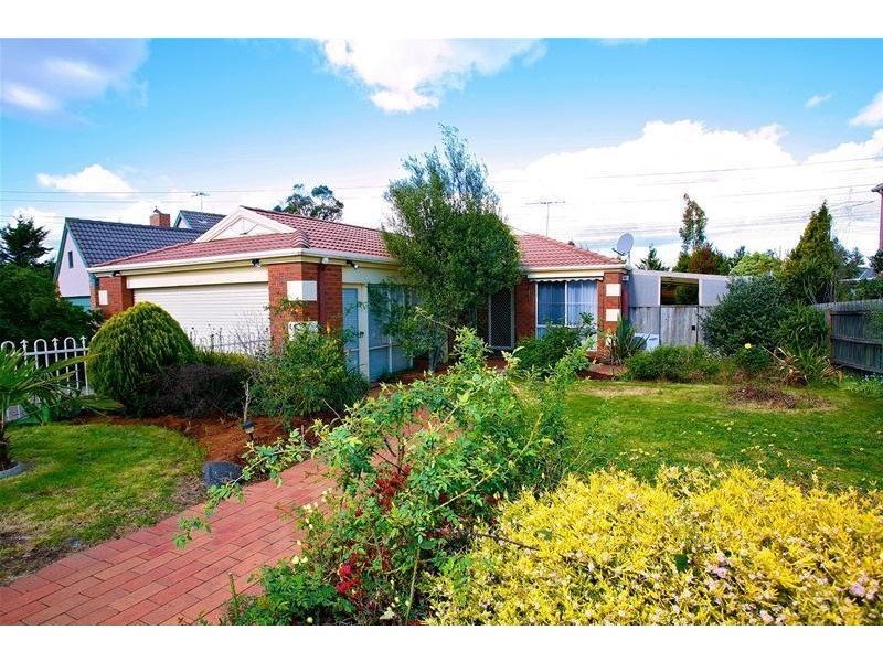 8 Raphael Street, Hallam VIC 3803