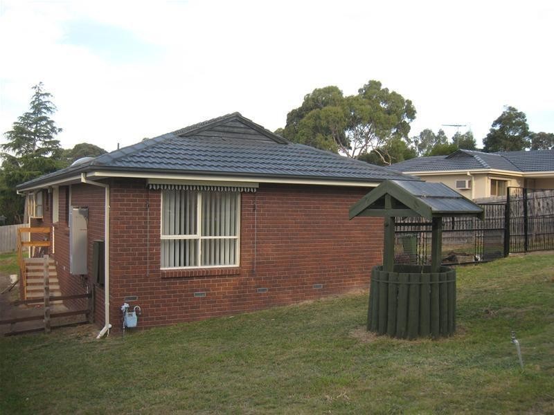 6 Grove End Road, Endeavour Hills VIC 3802