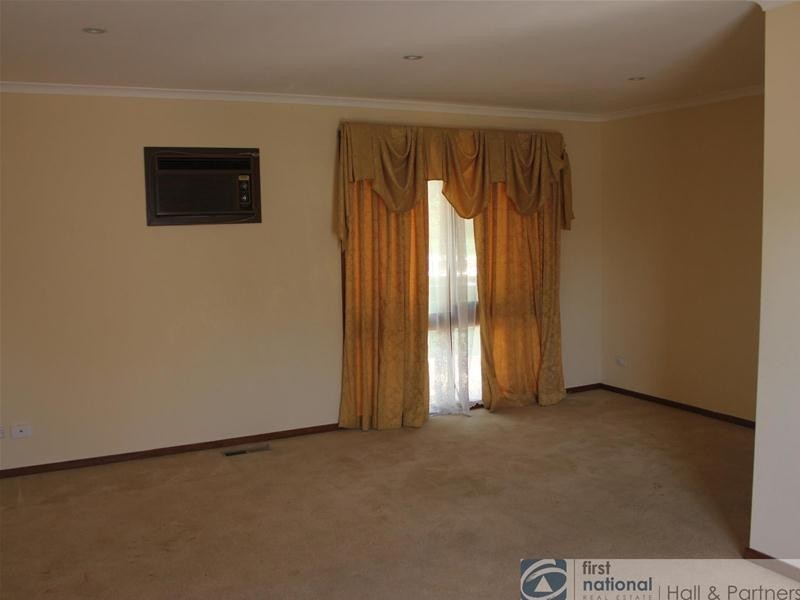 32 Scotsburn Way, Endeavour Hills VIC 3802