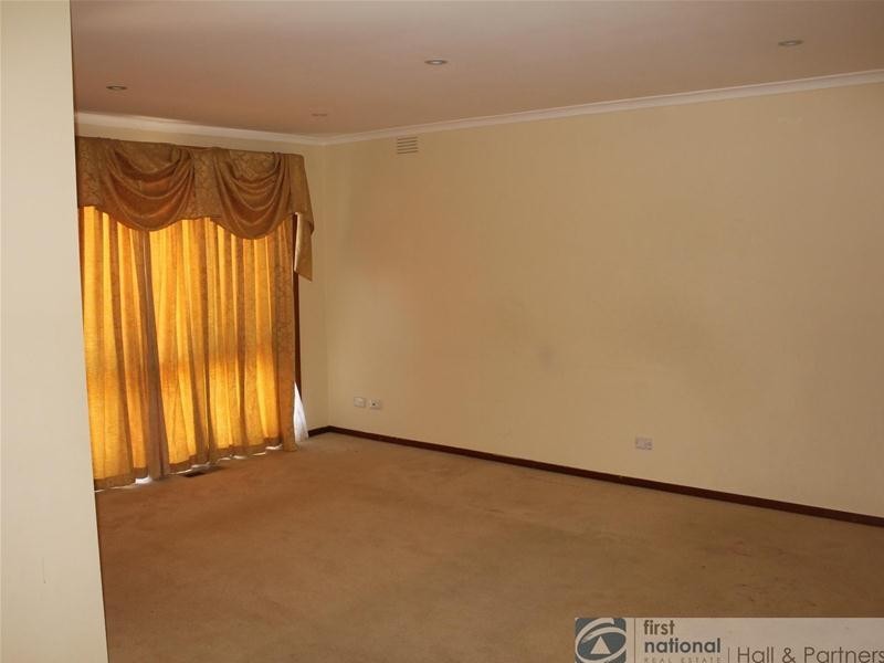 32 Scotsburn Way, Endeavour Hills VIC 3802