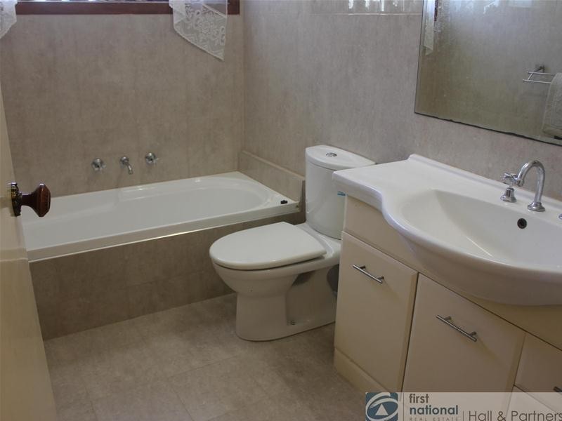 32 Scotsburn Way, Endeavour Hills VIC 3802