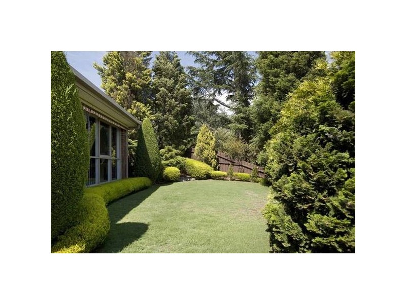 4 McCardle Court, Endeavour Hills VIC 3802